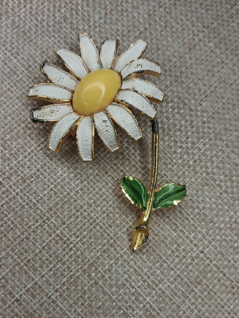 Gold Tone Daisy Flower Brooch White Enamel Floral Pin Cottagecore OS